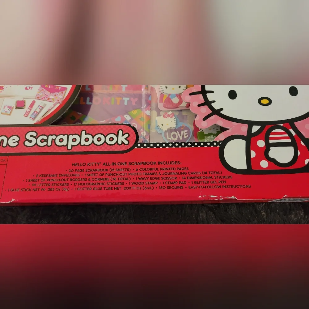 Hello Kitty All-In-One Scrapbook - Picture 6 of 8